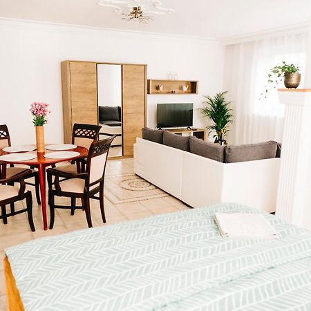 Krásnohorské Podhradie Castle Village Apartment מראה חיצוני תמונה