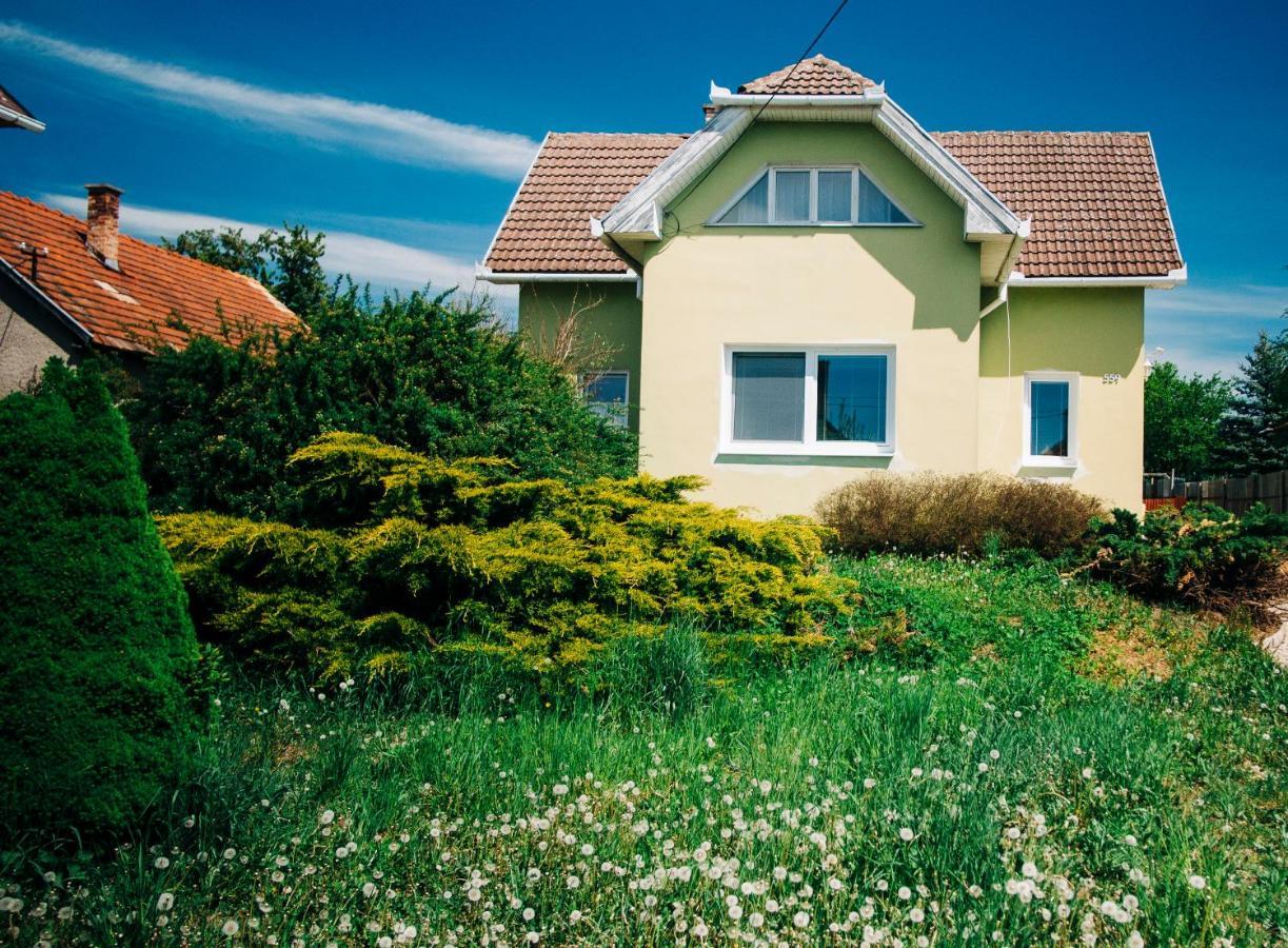 Krásnohorské Podhradie Castle Village Apartment מראה חיצוני תמונה