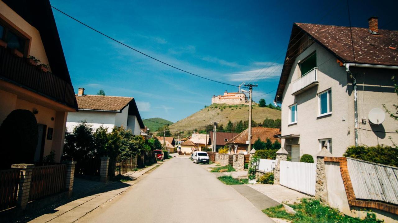 Krásnohorské Podhradie Castle Village Apartment מראה חיצוני תמונה