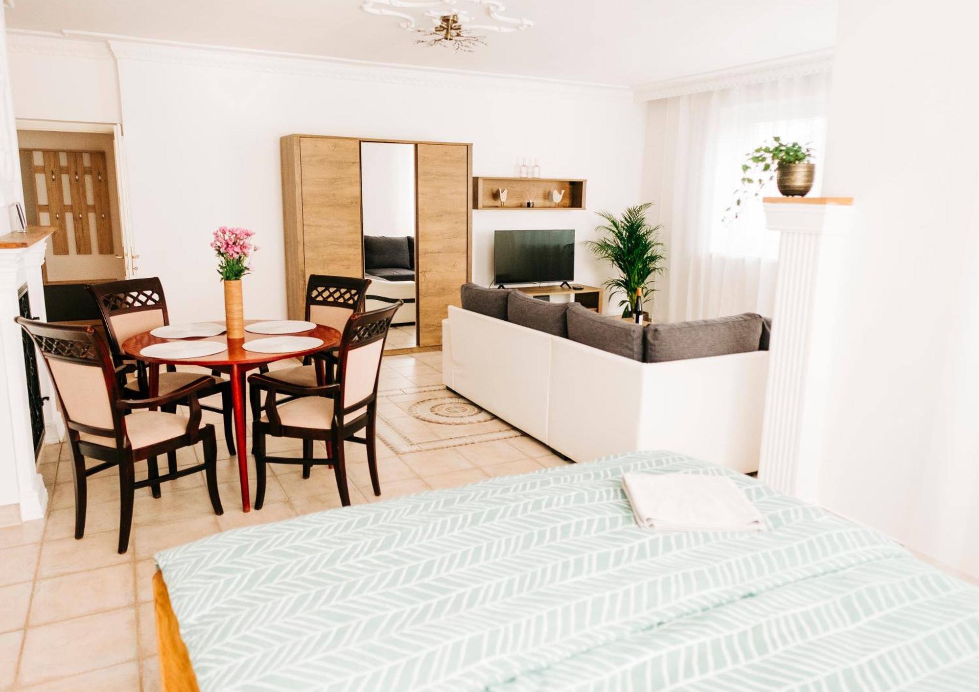 Krásnohorské Podhradie Castle Village Apartment מראה חיצוני תמונה
